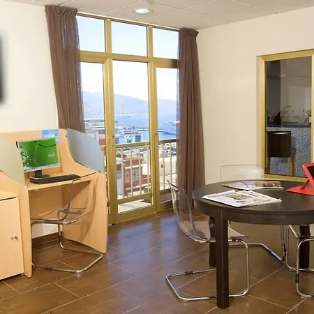 Hotel Adonis Capital 