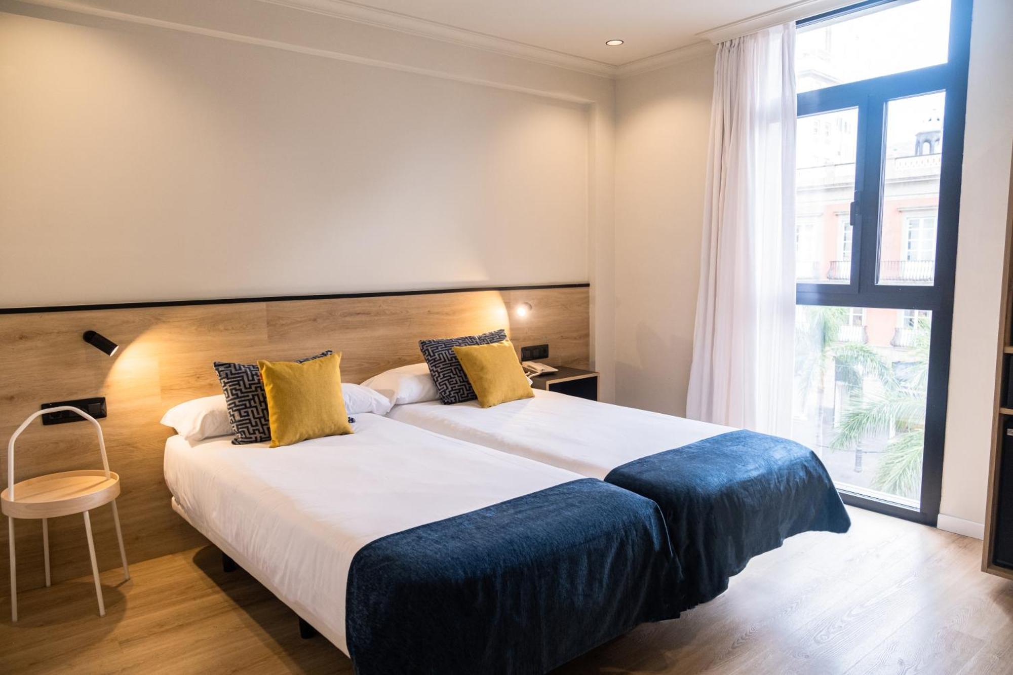 Hotel Adonis Capital 2*